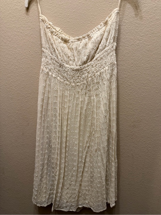 Diane Von Furstenberg Dresses & Skirts - Diane Von Furstenberg 100% Silk Cream Eyelet Strapless Summer Dress
